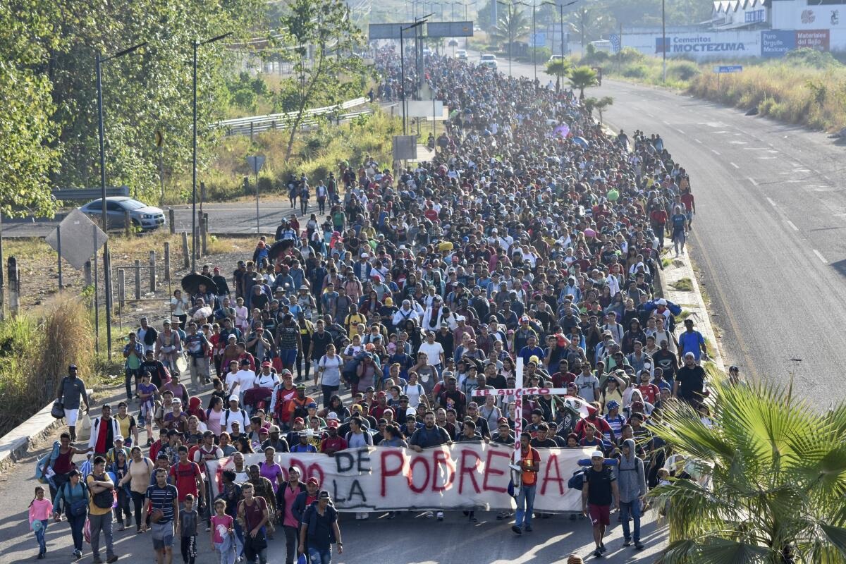 México transportará migrantes desde Chiapas y Tabasco a la frontera con EUA, aseguran reducción de flujos migratorios hasta 73%.