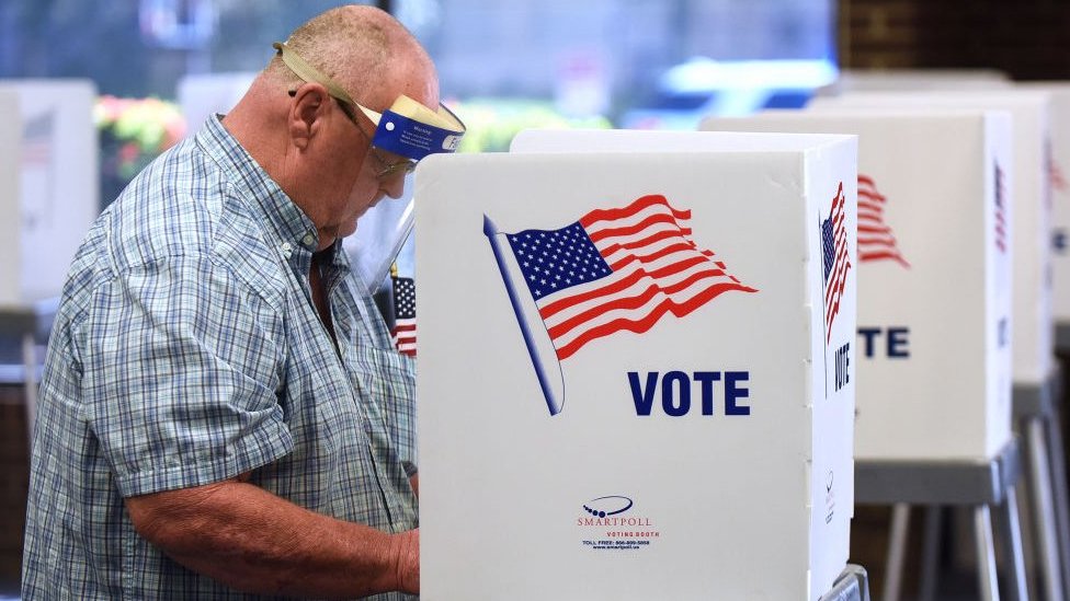 Inicia la votación anticipada en EE. UU. para las elecciones presidenciales del 5 de noviembre, con largas filas en varios estados.