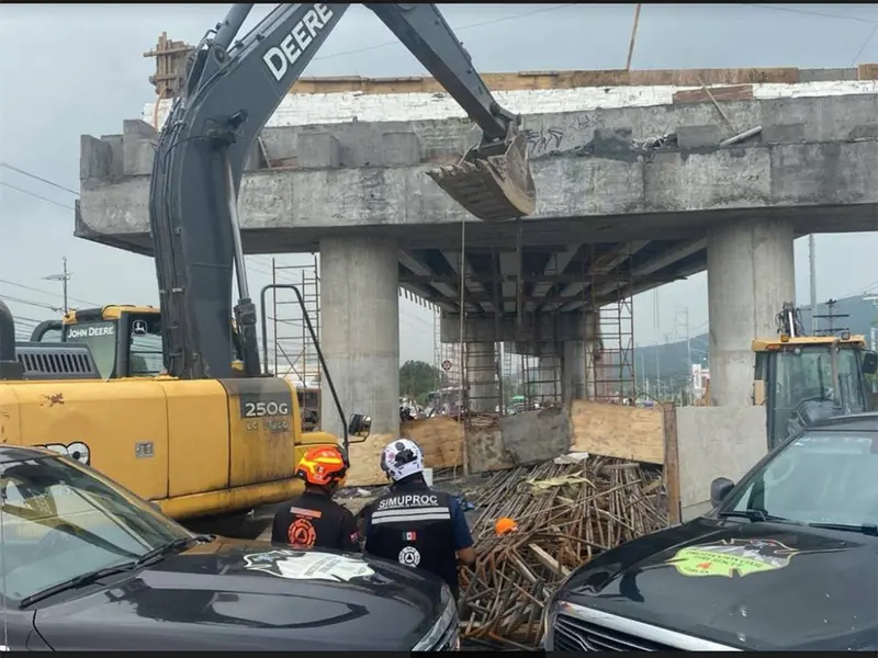 El accidente laboral se suscitó en la construcción de un puente elevado sobre la carretera a García y Luis Donaldo Colosio en los límites de Santa Catarina y García.