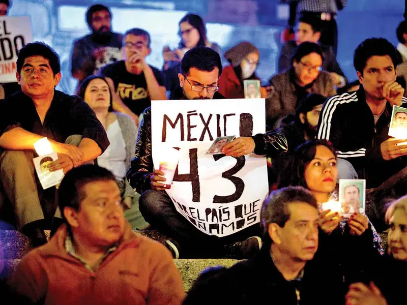 A una década de los hechos, los familiares de los estudiantes continúan buscando respuestas y justicia.