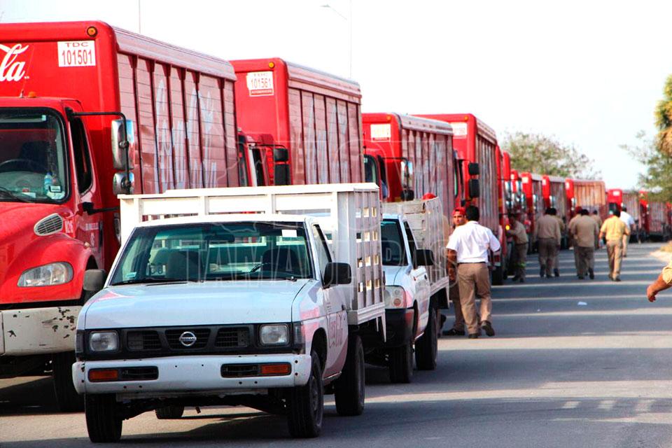 Directivos de Coca-Cola afirman que ya hay denuncias penales en la fiscalía general del estado, porque, al parecer, fueron retenidos cuatro conductores de camiones de la refresquera.