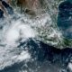 La tormenta tropical Ileana tocará tierra en Baja California Sur este viernes, provocando lluvias intensas, fuertes vientos y oleaje elevado.