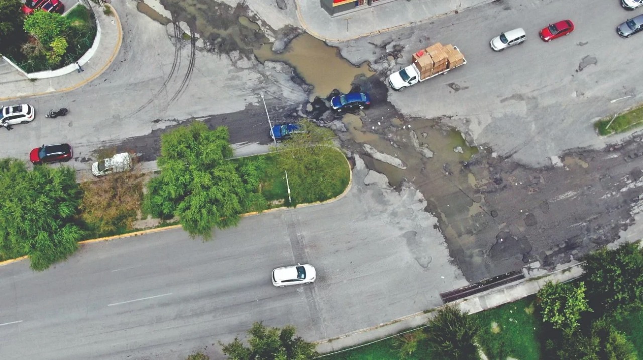 Monterrey enfrenta una crisis vial con 3,089 baches reportados en lo que va del año, agravados por la tormenta Alberto y lluvias recientes.