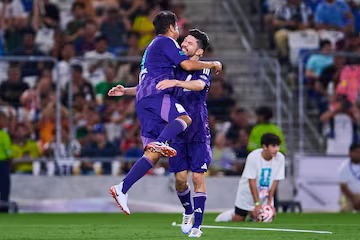 Más de 32 mil aficionados disfrutaron de una noche de fútbol de leyendas en el Estadio BBVA, con grandes figuras internacionales y mexicanas.