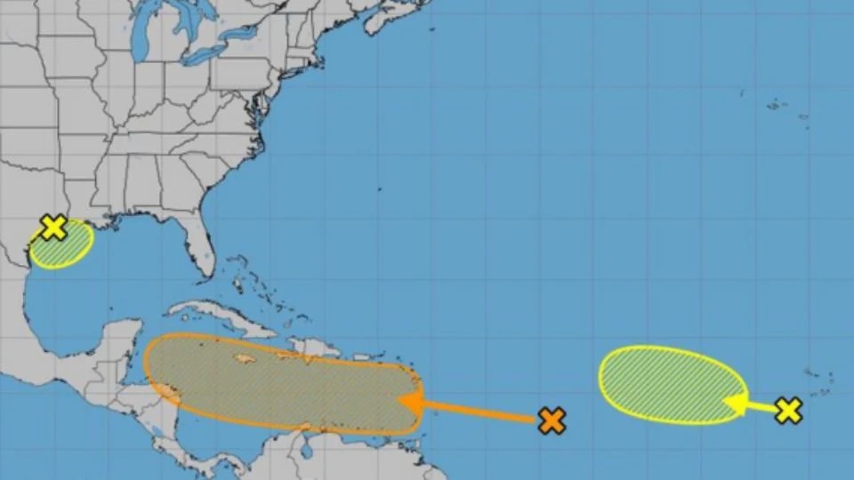 Nuevo León se prepara para un septiembre lluvioso debido a una posible tormenta en el Caribe, con una probabilidad de formación del 40%.