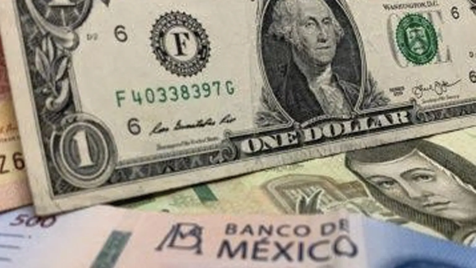 El peso mexicano fue la moneda con mayores pérdidas entre las 16 divisas principales seguidas por Bloomberg.