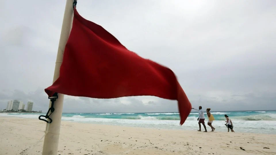 El huracán Helene alcanza categoría 1, con vientos de 130 km/h, y amenaza Yucatán y Florida, donde podría llegar como categoría 3.