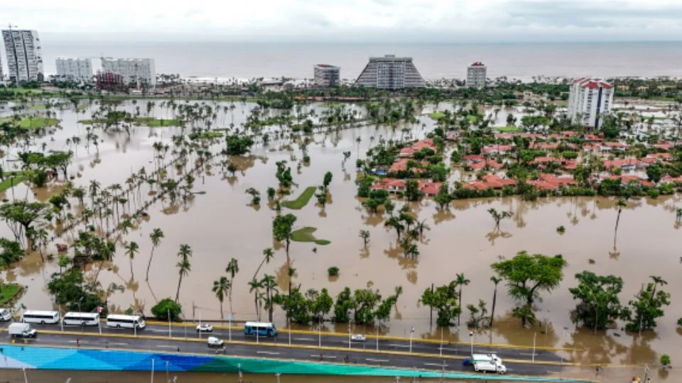 La alcaldesa destacó que, en tan solo 72 horas, el puerto ha recibido una cantidad de lluvia equivalente a seis meses, agravando aún más la situación.