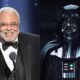 James Earl Jones fallece a los 93 años, recordado por dar voz a DarthVader y Mufasa. Actor galardonado con Emmy, Grammy, Oscar y Tony.