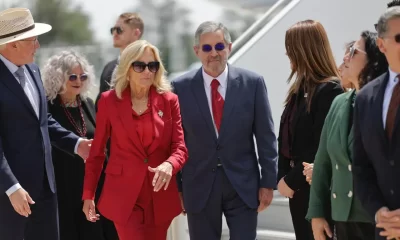 Jill Biden llegó al Aeropuerto Internacional Felipe Ángeles (AIFA), donde fue recibida por el embajador de Estados Unidos en México, Ken Salazar.