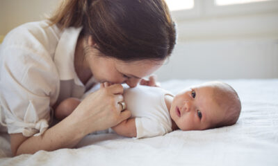 La tasa de natalidad descendió a 52.2 por mil mujeres en edad fértil, lo que refleja un descenso continuado desde los niveles prepandemia.