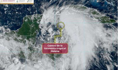 Con vientos máximos sostenidos de 75 km/h y rachas de hasta 95 km/h, Helene se desplaza hacia el noroeste a una velocidad de 19 km/h.