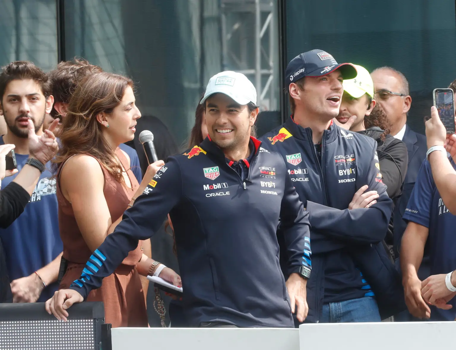 “Checo es competitivo, tiene hambre y no está satisfecho con su rendimiento actual”, afirmó Horner, jefe de Red Bull.