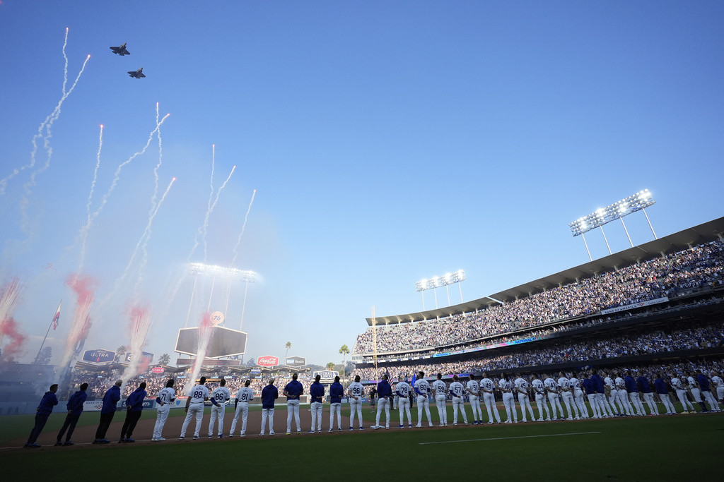 Los precios de reventa para la Serie Mundial Yankees-Dodgers superan los 1,400 dólares debido a la alta demanda.