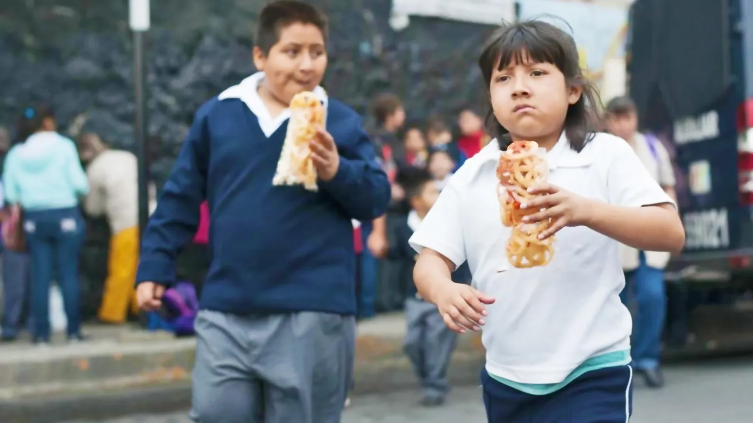 Autoridades buscarán restringir la comercialización de productos como papitas, refrescos, chicharrones y dulces dentro de las cooperativas escolares.