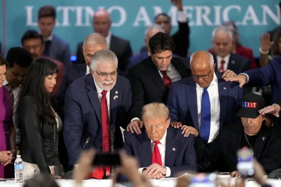 Trump acusa a Biden de perder 325 mil niños migrantes y recibiendo apoyo de simpatizantes.