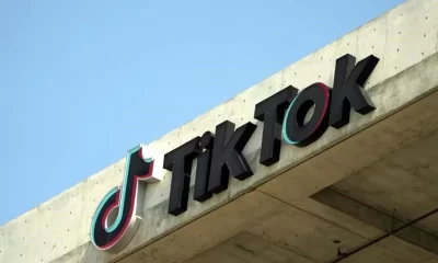 Trece estados de EE.UU. demandan a TikTok por perjudicar a jóvenes con contenido adictivo y no proteger su salud mental.