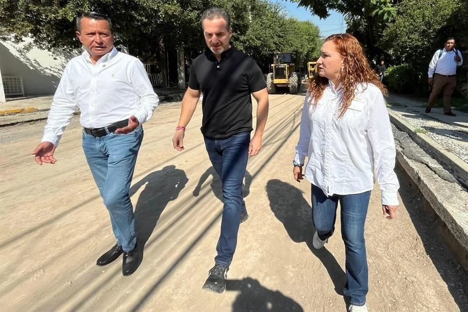 El alcalde de Monterrey, Adrián de la Garza, denunció que el Gobierno de Nuevo León ha paralizado alrededor de 20 obras públicas,