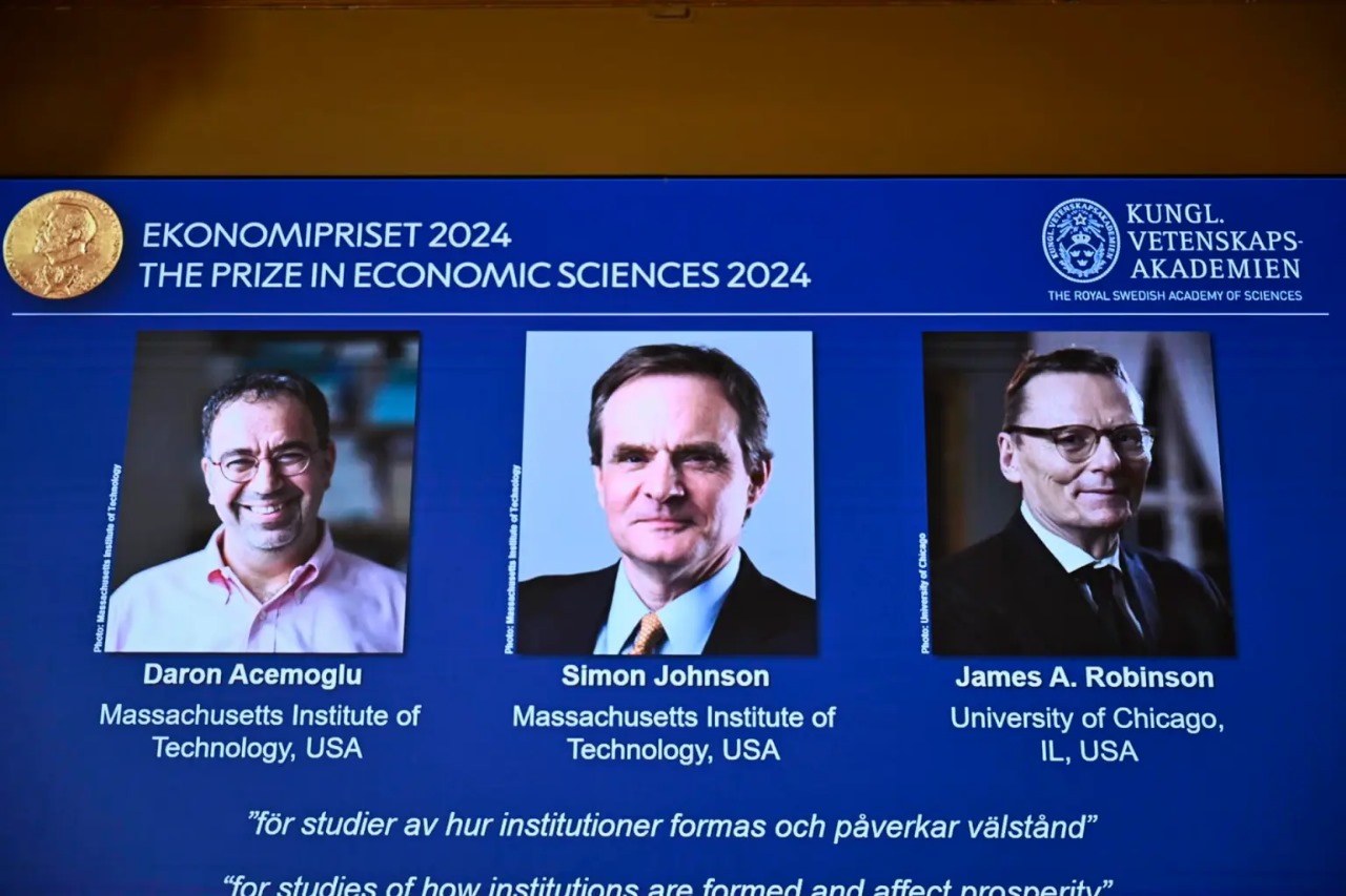 Daron Acemoglu, Simon Johnson y James A. Robinson ganan el Nobel de Economía 2024 por sus estudios sobre instituciones y prosperidad.