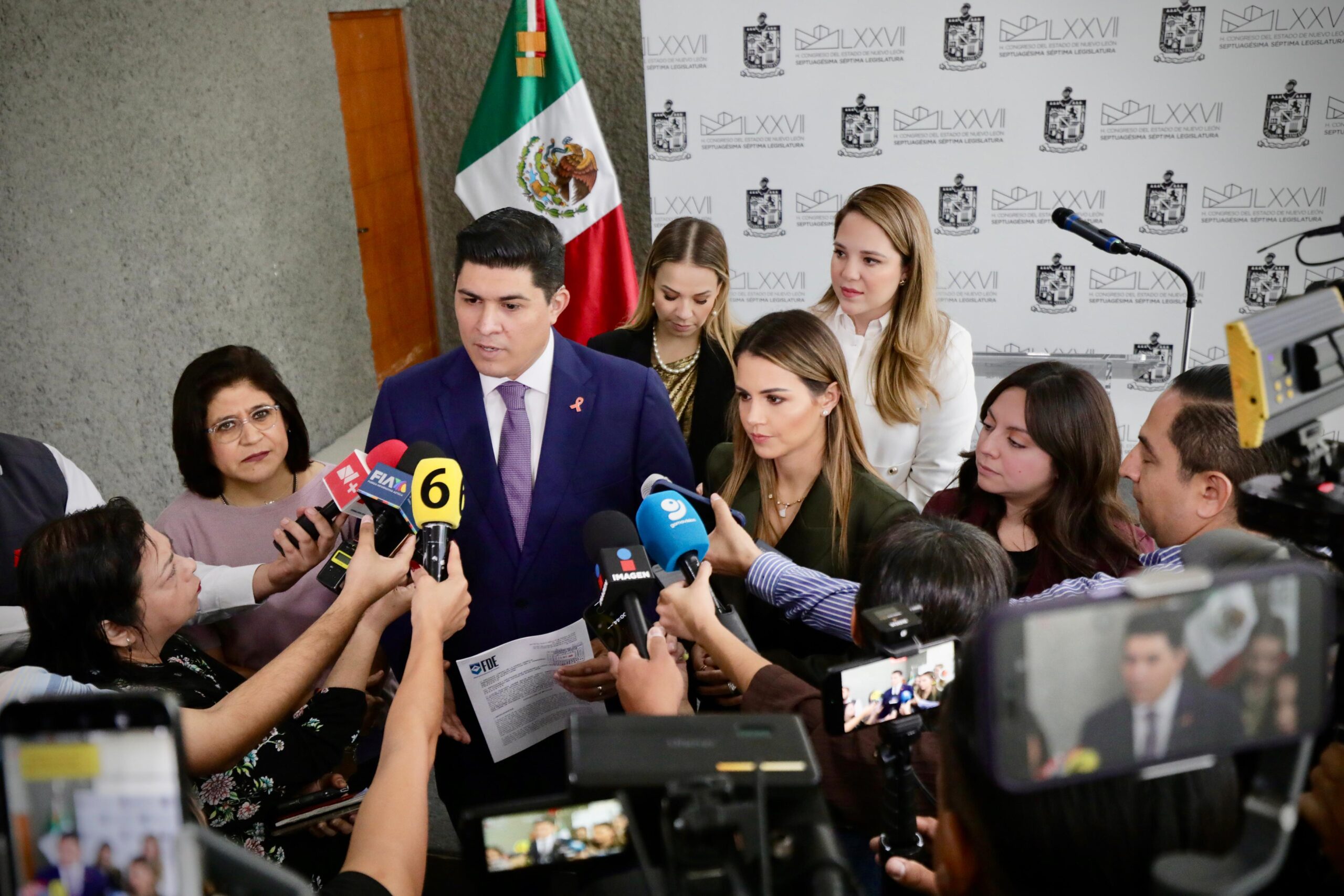 Hoy, la Fiscalía Electoral de Nuevo León presentó ante el Congreso del Estado una iniciativa de reforma para fortalecer la protección de las mujeres que enfrentan violencia política por razón de género.