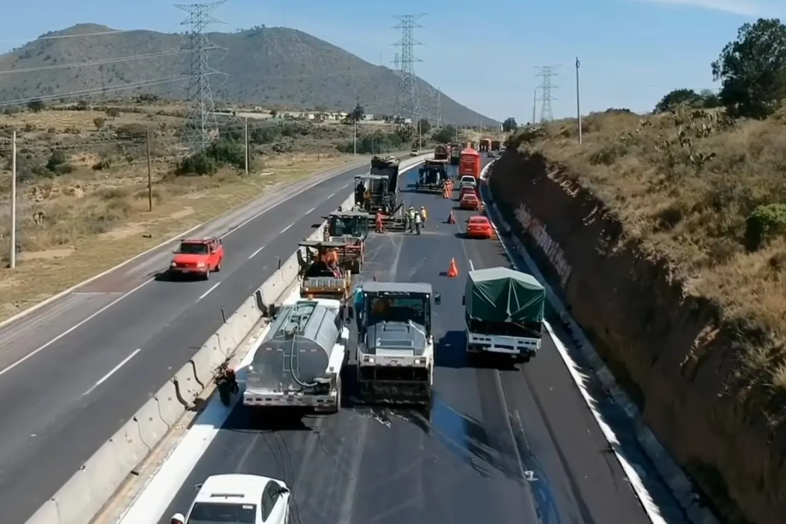 Anuncia Sheinbaum “Bachetón” en carreteras federales