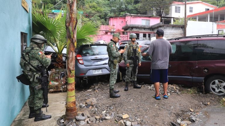 Activan Plan DN-III-E en Guadalupe tras inundaciones; el Ejército acordona zona afectada donde la corriente arrastró al menos 10 vehículos.