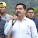 El presidente municipal Mario Hernández circulaba por las calles de la localidad cuando fue atacado por sujetos armados, quienes abrieron fuego en su contra.