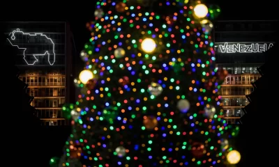 La decoración navideña ya se observa en Caracas y otras regiones, con luces y figuras características de la festividad.