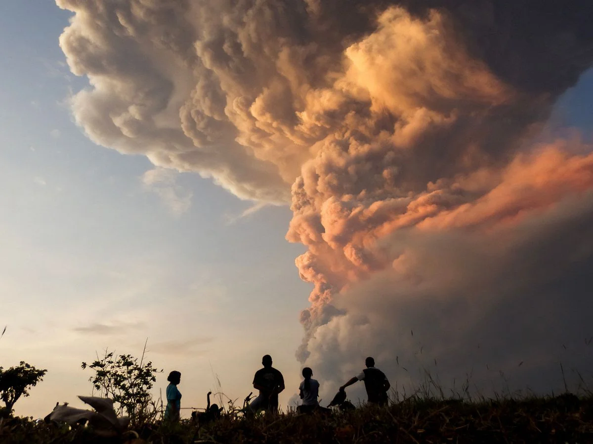 El Volcán Lewotobi Laki-Laki en Indonesia entró en erupción dejando miles de evacuados.