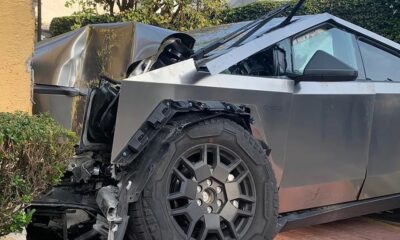 Cantante de corridos tumbados 'El Jhay' choca su Tesla en la CDMX; abandonó la escena antes de que llegaran las autoridades.