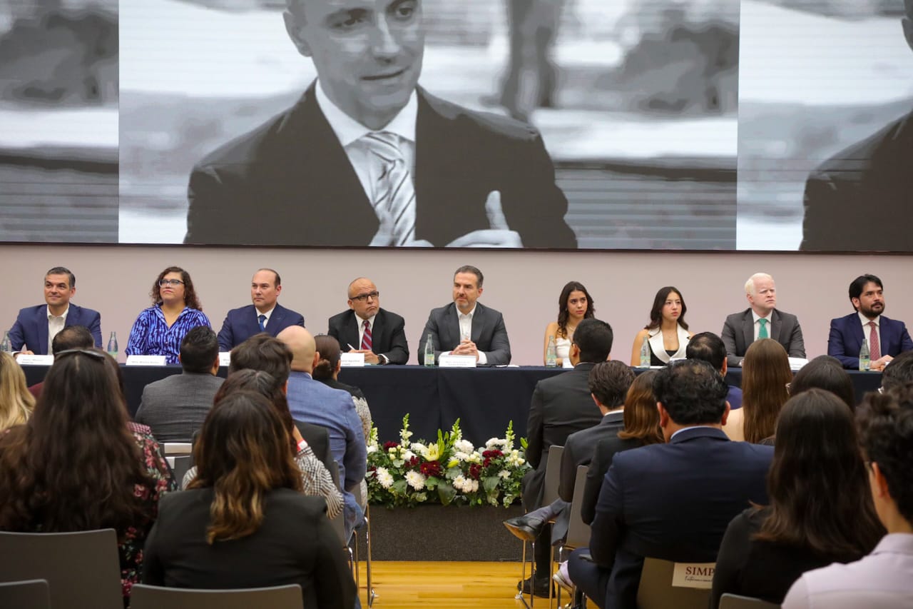 El edil fue invitado de honor en el evento realizado en el Tec de Monterrey.