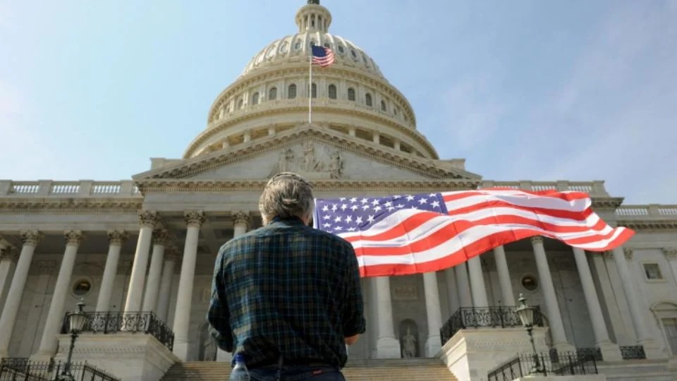 El Partido Republicano asegura mayoría en Congreso de EE.UU., facilitando a Trump avanzar en su agenda migratoria y fiscal.