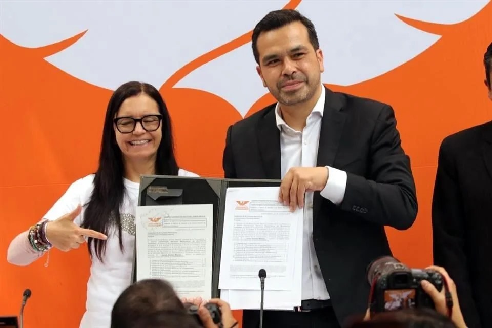 Jorge Álvarez Máynez oficializó su candidatura a la Coordinación Nacional de Movimiento Ciudadano, destacando la firme oposición del partido a la militarización y la reforma al Poder Judicial.