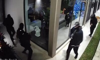 Delincuentes vestidos de negro intentaron irrumpir en una residencia de Carolco Residencial; cámaras captaron su fallido intento.