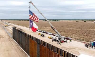 EU anuncia deportación masiva; Texas ofrece tierras para megacárceles de migrantes. Trump refuerza muro y endurece control fronterizo.