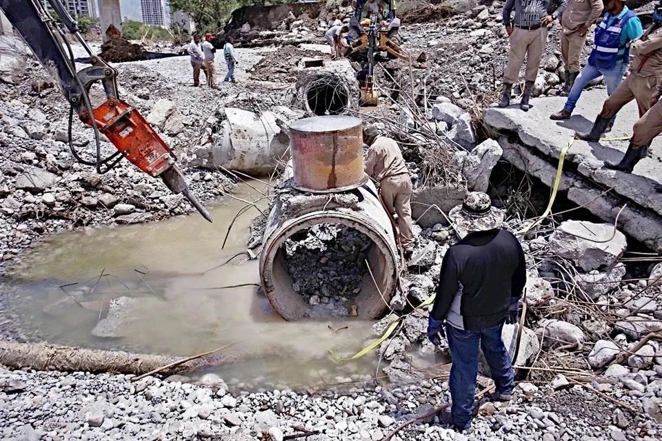 Santa Catarina y sur de García enfrentarán corte de agua hasta 5 días por obras en ducto. AyD pide reservas y paciencia a usuarios.