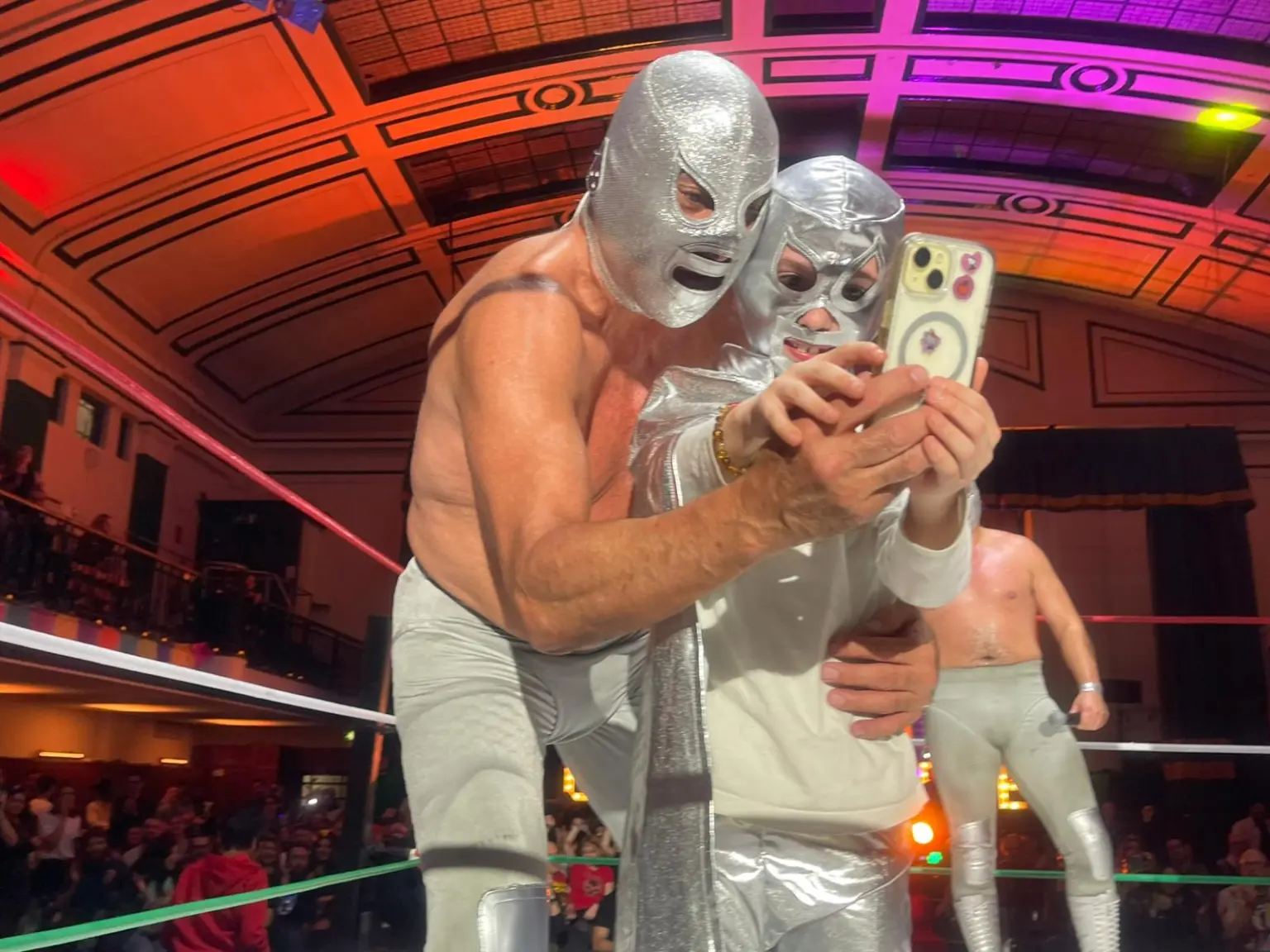 El Hijo del Santo triunfa en Londres en su gira de despedida.