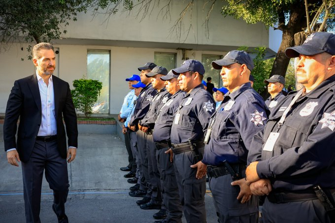 Monterrey duplica bono de productividad para policías. Alcalde Adrián de la Garza asegura salario integrado mínimo de 25 mil pesos.