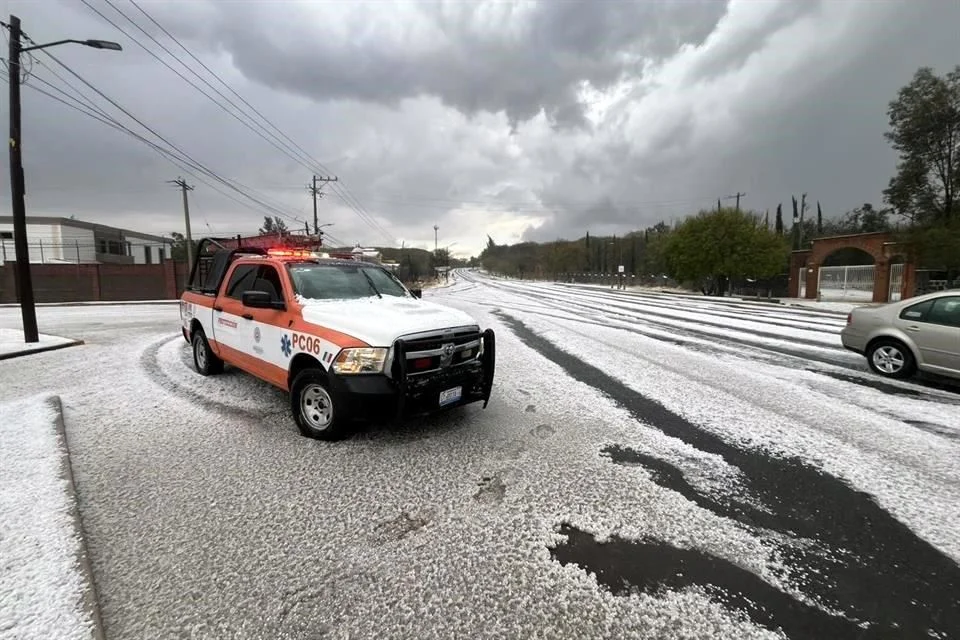 Granizo y aguanieve cubrieron de blanco municipios de 7 estados y CDMX, destacando Jiquilpan, Nevado de Toluca y zonas altas urbanas.