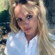 Britney Spears respondió a críticas sobre sus videos de baile en Instagram, rechazando comentarios crueles y defendiendo su autenticidad.