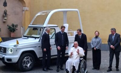 El Papa Francisco recibe el primer papamóvil eléctrico de Mercedes-Benz, diseñado para el Jubileo 2025 y alineado con la sostenibilidad.