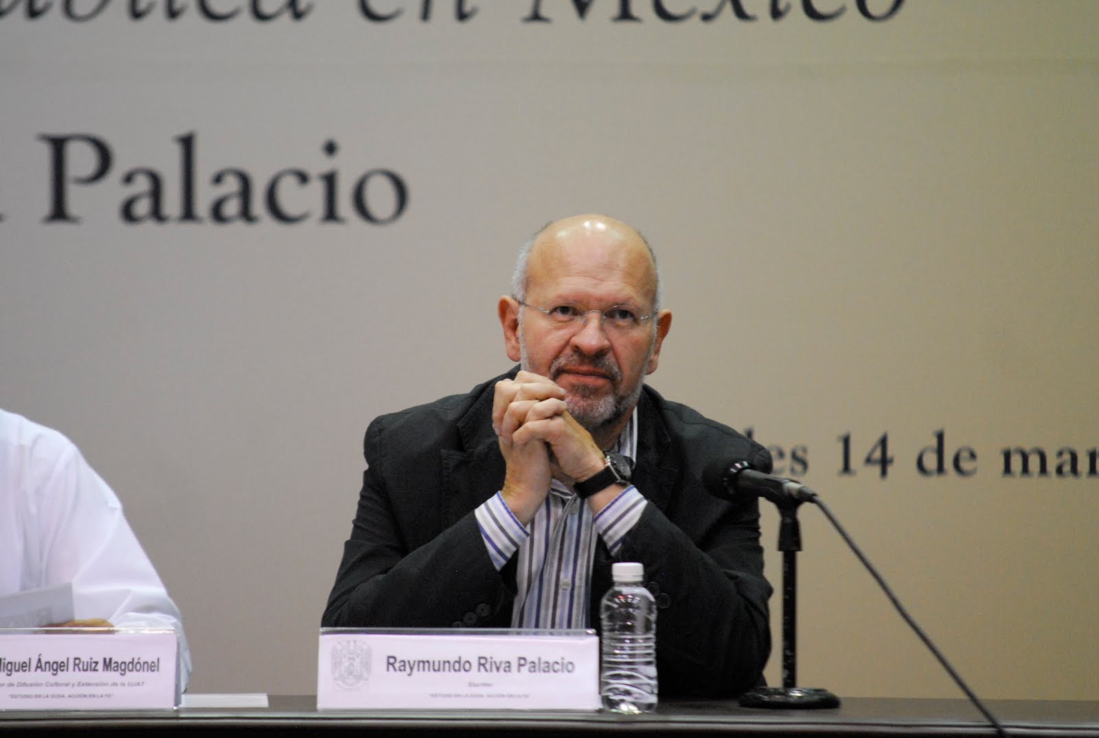 Raymundo Riva Palacio gana demanda contra AMLO por ataques en Mañanera. La justicia protege la libertad de expresión en México.