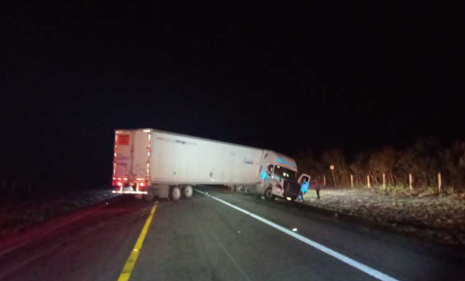 Muere familia en accidente carretero en Salinas Victoria