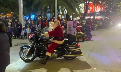 San Pedro inició la Navidad con su tradicional desfile; 10 mil asistentes disfrutaron carros alegóricos, música, y el encendido del pino.