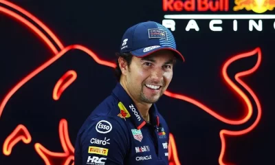 'Checo' Pérez deja Red Bull tras 4 años y 5 victorias. Red Bull anunciará su reemplazo, con rumores sobre Liam Lawson.