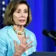Nancy Pelosi, ex presidenta de la Cámara de Representantes, se somete a cirugía de cadera tras caída en Luxemburgo.
