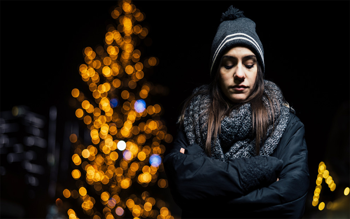 Los trastornos mentales aumentan en diciembre y enero, impulsados por estrés, expectativas sociales y falta de luz, advierten expertos.