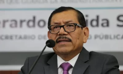 Gerardo Mérida Sánchez renuncia a la SSP de Sinaloa en medio de violencia y enfrentamientos, siendo reemplazado por Óscar Rentería.