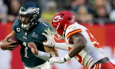 El mariscal de campo de los Chiefs, Patrick Mahomes, lideró la ofensiva con 350 yardas aéreas y tres touchdowns