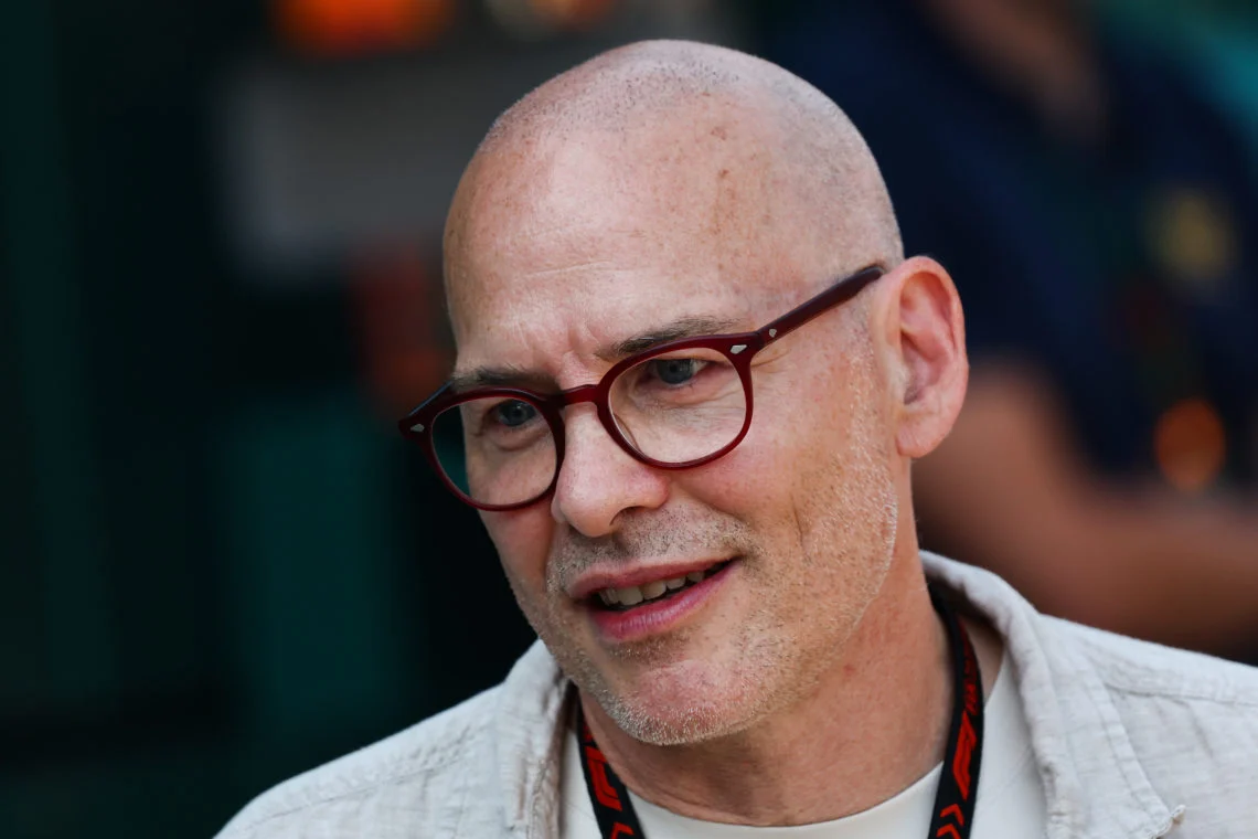 Villeneuve predice el fin de Checo Pérez en la F1 y señala a Tsunoda como el primer piloto en abandonar en 2025. Debate encendido.